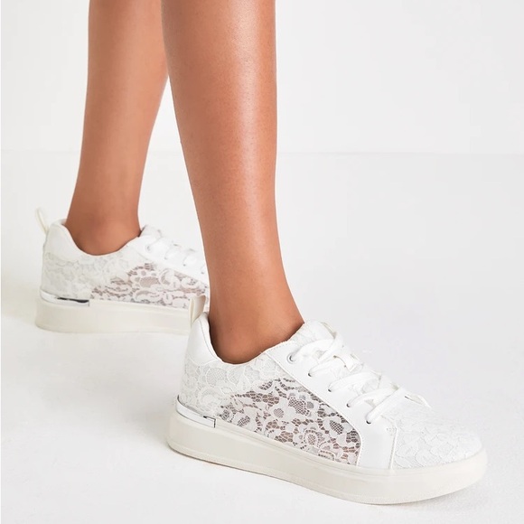 DV by Dolce Vita Shoes - DV HELIX SNEAKER